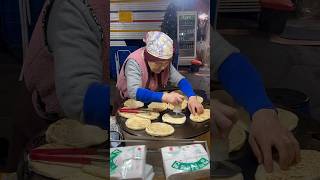 제자만 100명! 평일에도 줄서는 50년 전통 기름없는 호떡집 /신당중앙시장 /korean street food