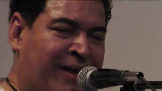 “Sabor Latino”  Cantando Osmay Calvo de Cuba Willie's Stake House  Video por Jose Rivera 9:18:19