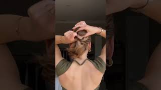 10-Second Twist 💁‍♀️Gather hair into a ponytail and secure.