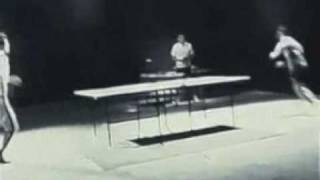 李小龍用雙節棍打乒乓球