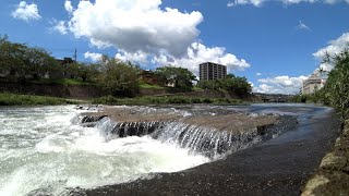 ある日のちょっと増水している「甲突川」