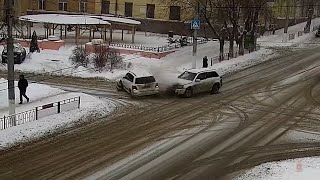 Эпичное столкновение трех внедорожников в Волгограде попало на видео