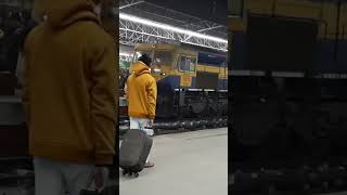 WDG4 D Locomotive Arriving at Howrah Junction #shorts #viral #express