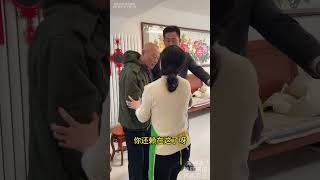 不孝女儿 对父亲不管不顾看着丈夫霸占房产将父亲赶出家门睡楼道#不孝 #律师事务所 #法务老师盛老师 #赶走老人