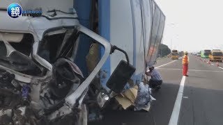 鏡週刊 鏡爆社會》物流貨車國道墜落9米橋下 駕駛、隨車員2死