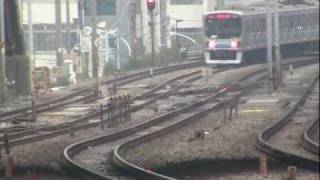 渋谷駅に到着するりんかい線70-000系 Rinkai Line Train Shibuya Station