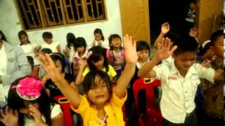 Children who are worshiping \u0026 praying