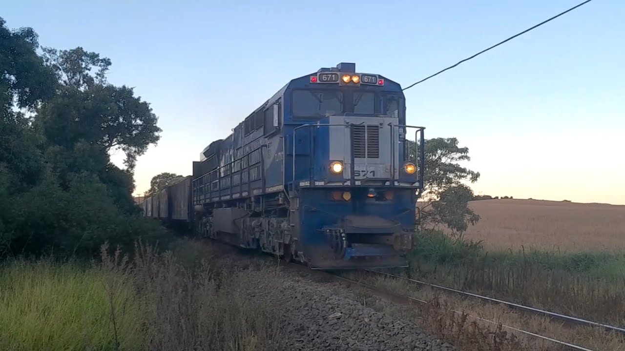 Trem Locotrol De Es43bbi 671 Com 124 Vagões Youtube