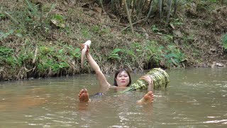 Survive in the bamboo forest - Suddenly meet a giant fish - Make a fish trap | Harvest Life