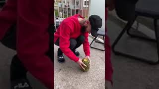 How to open a pineapple with your bare hands only