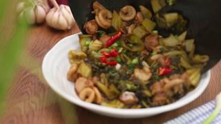 ឆាពោះវៀនតាន់ស្ពៃជូ - Stir Fried pork instestine with spinach pickle - Home Kitchen Cambodia