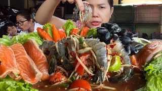 ส้มตำกุ้งสดแซลมอน มะกอแบบสับกุ้งตัวใหญ่ๆเด้ง เปลี่ยนบรรยากาศ|wern woei