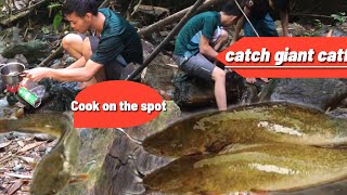 The guy caught a giant 100kg catfish and cooked it right there.