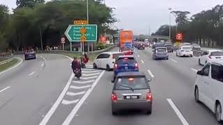 Hati hati di jalan raya , tahap lawak bodoh manusia berbeza beza