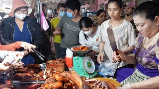 Chị Mai đang chặt heo quay vui vẻ bất ngờ khách ập đến không trở tay kịp vỡ trận quán heo