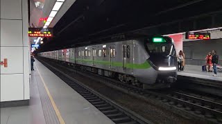 1227次基隆發車經由山線開往苗栗的銀綠色微笑號EMU900型十輛一編組EMU940區間車