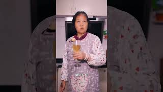Mother-son battle (1): Genius son drinks wine made from chicken butt#Shorts #GuiGe  #comedy #hindi