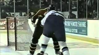 Hockeyfighters.cz  Derek Boogaard vs Libor Ustrnul.wmv