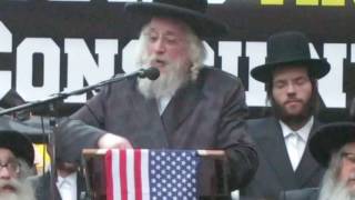 Shocking: Speaker Humiliates Rav Shteinman In Front Of Satmar Rebbe @ Rally