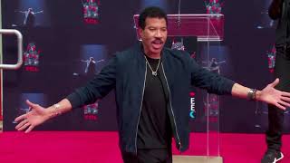Lionel Richie signs new deal with UMPG