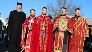 Bogojavljenje u Hramu Sveti Vasilije Ostroški Čudotvorac u Lincu, plivanje za Časni krst