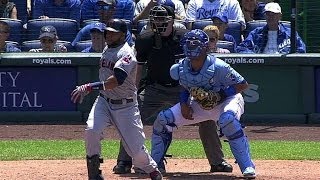 CLE@KC: Santana puts Indians on the board with single