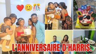 L'anniversaire d'Harris avec sa fiancée, son fils, Dave et sa nouvelle copine.