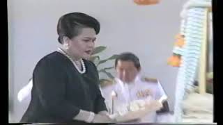 ในหลวง-พระราชินี เสด็จฯ ไปในการพระราชทานเพลิงศพ พระเทพวัชรธรรมาภรณ์