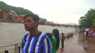 इस गंगा घाट पर सब कुछ उपलब्ध है #haridwar #Ganga #ghat