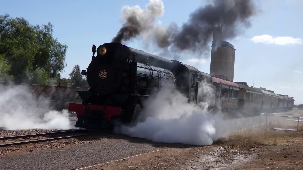 Pitchie Richie WAGR W Class Steam Locomotive - YouTube