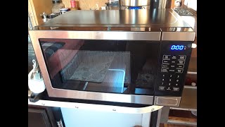 MaxOak Bluetti EB 240 vy Mainstays 700w Microwave Oven