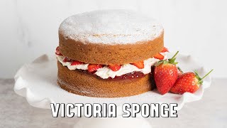 Easy Victoria Sponge Cake with Cream and Strawberries // Tutorial // Movers + Bakers
