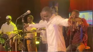 Live thiossane pape diouf éblouit son public avec le morceau guer gni