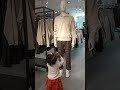 🥰Saying Hi to the mannequin #aaru #adorablebaby #baby #babybliss #cutenessoverload