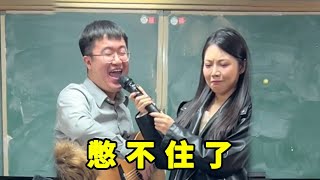 鋼鐵直男張主任！嬌羞唱法太辣眼睛，粉絲都憋不住了！【胖超說藝考】