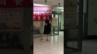 曉山有辛與游素琴老師同台公益活動中合唱憂愁的牡丹，請大家欣賞喔!