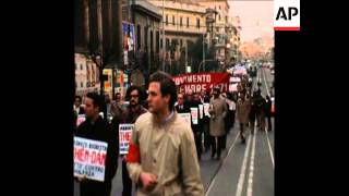 SYND 6-4-73 PREISTS DEMONSTRATE AGAINST THE POPE MEETING PRESIDENT THIEU