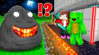 SCARY ADULT POU.EXE vs. Security Base in Minecraft Challenge! - Maizen JJ and Mikey