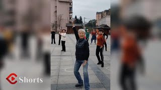 中国特色广场舞来啦！老一辈也不输气势和优雅！｜China's Public Square Dance: Never Too Old To Dance!