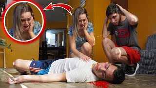 FINJO MI MUERTE DELANTE DE MI NOVIA Y ASÍ REACCIONA.. (broma)