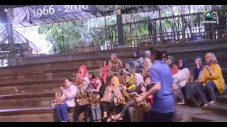 Learn to Play Angklung | Udjo Studio | Travel World Online