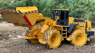 ล้อหนามบดดิน บังคับวิทยุ KOMATSU สเกล 1/12 ทั้งบด ตักในคันเดียวกัน ราคาผลิต 7-8 หมื่น โทร0618044186