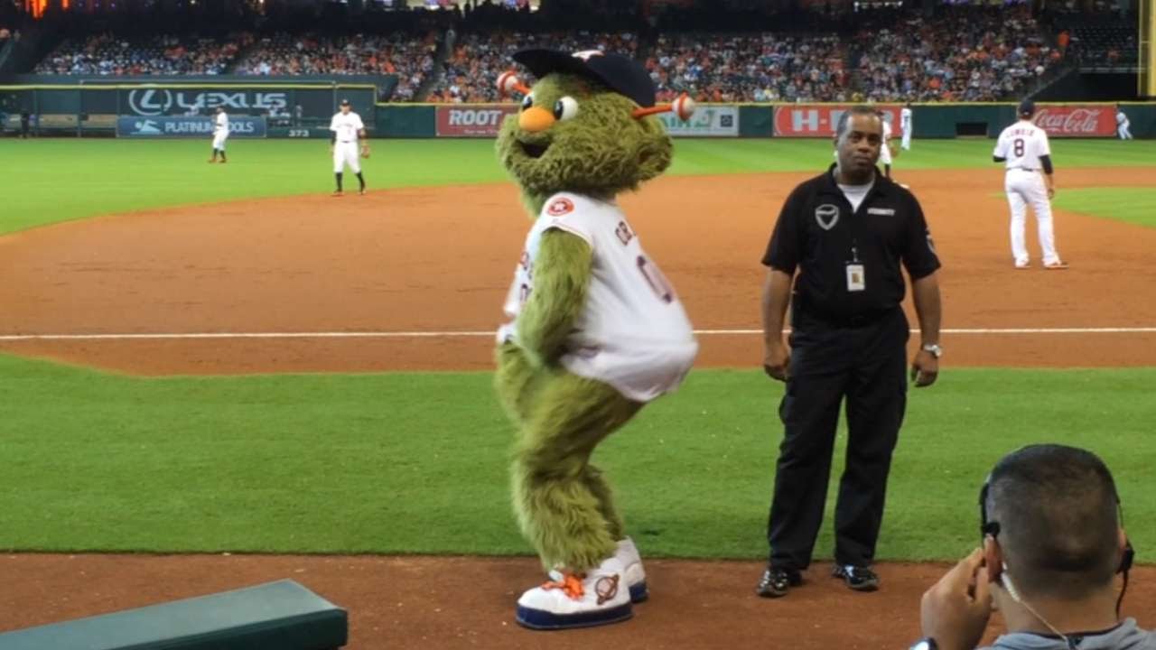 LAD@HOU: Astros Mascot Orbit Sways To Beyonce's 'Single Ladies' - YouTube