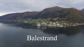 Balestrand sett fra lufta - Balestrand seen from the air.