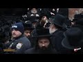 thousands escort satmar rebbe as he leaves to eretz yisroel מעמד צאתכם לשלום ל אדמו