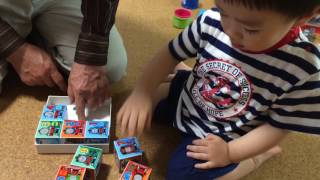 トーマスのパズルと２歳児