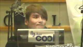 [Fancam] 101222 Ryeowook @ Kiss The Radio - Lip-sync