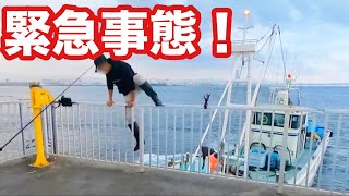 【衝撃映像】漁師が突然突っ込んで来た！堤防で釣り中に仕掛け全滅…これって誰が悪い？