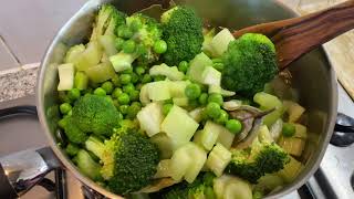 Broccoli and celery soup! Tasty, delicious and easy!