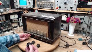 Philips Model 922 Tube Radio Video #1 - Checkout and Power Up